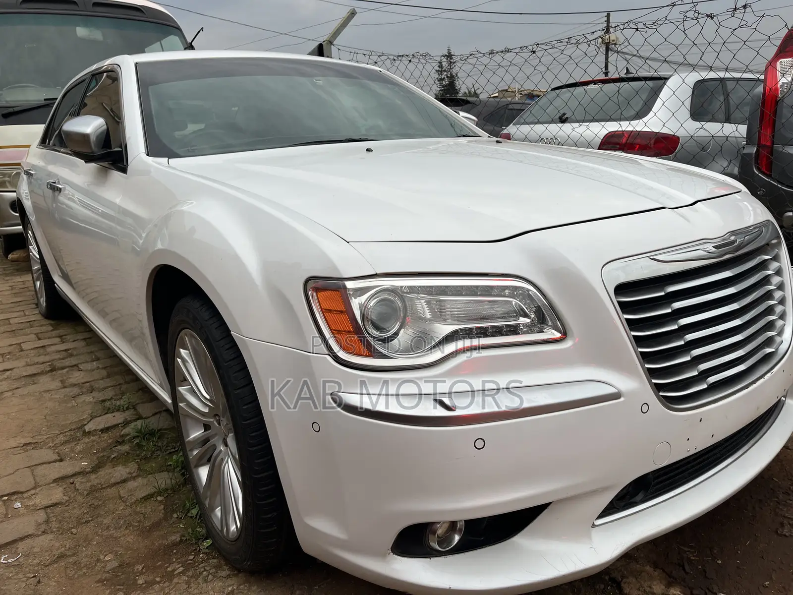 Chrysler 300C 2013 White