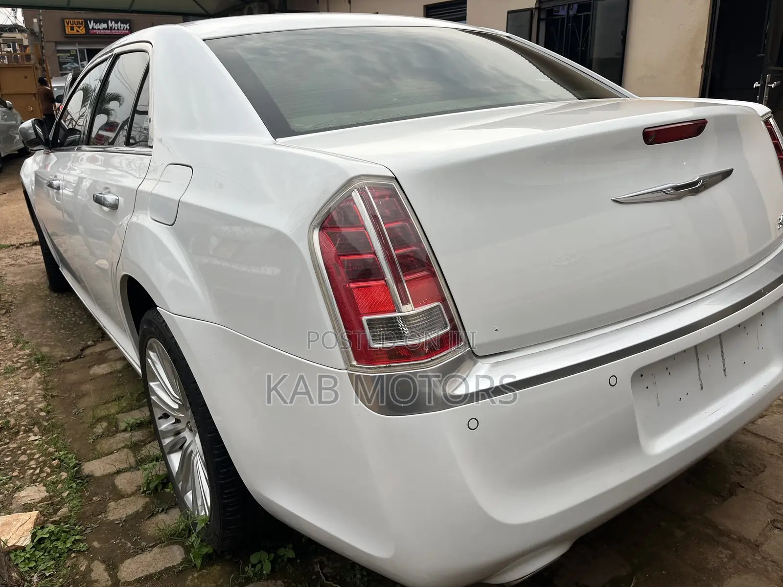 Chrysler 300C 2013 White