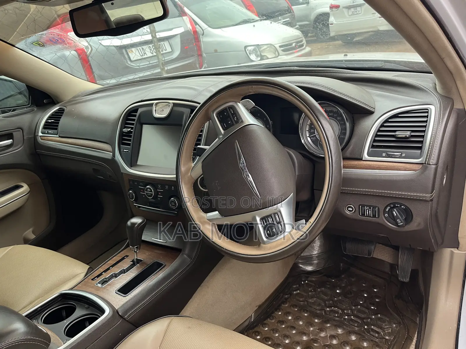 Chrysler 300C 2013 White