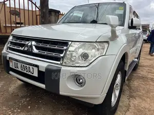 Mitsubishi Pajero 2010 White