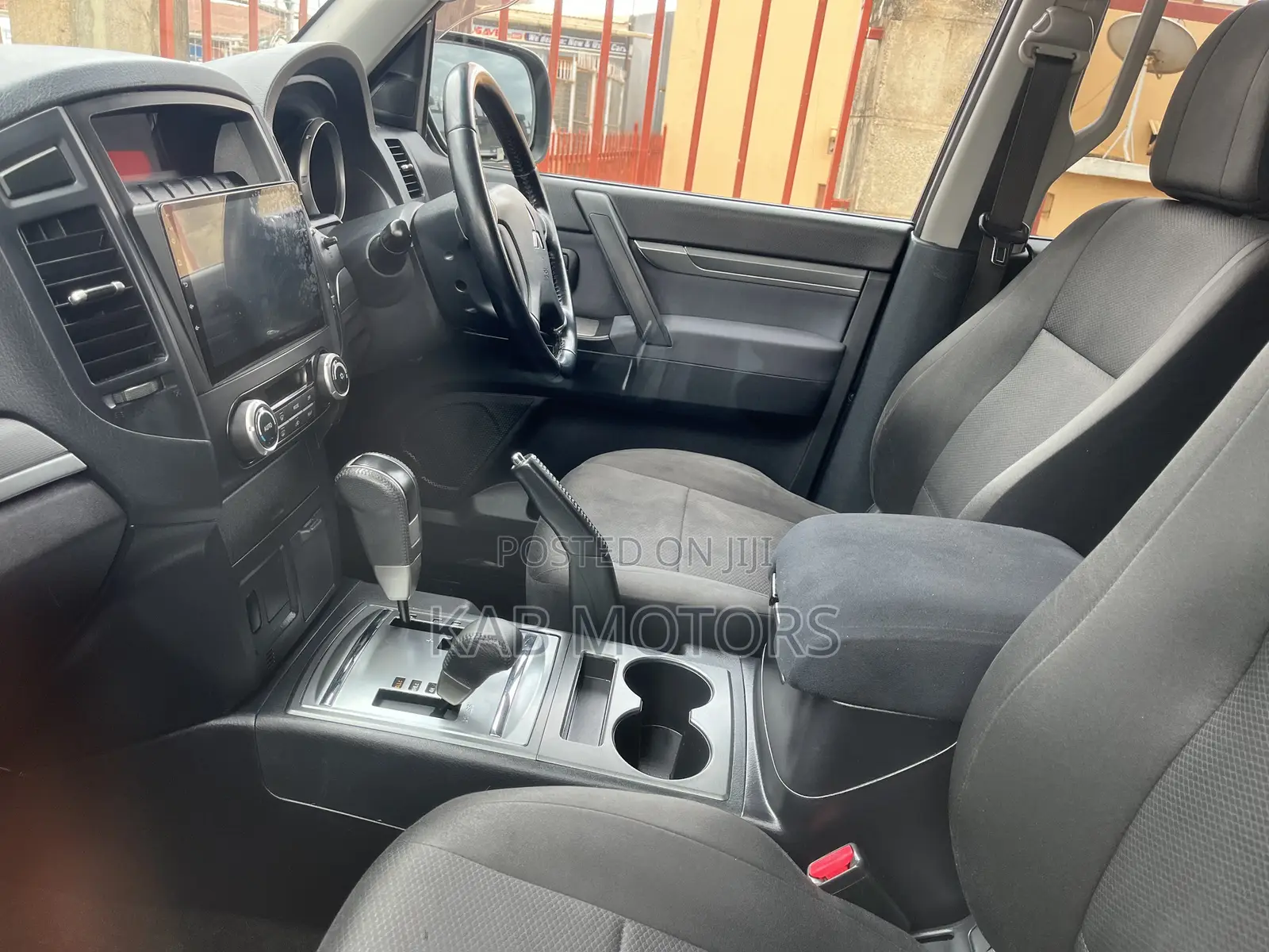 Mitsubishi Pajero 2010 White