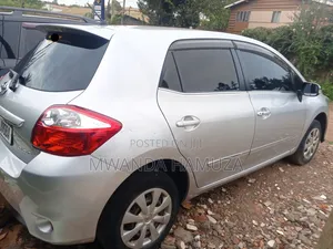 Toyota Auris 2011 Silver