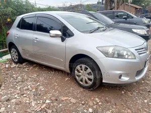 Toyota Auris 2011 Silver