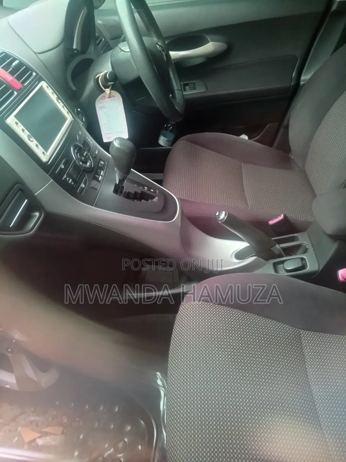 Toyota Auris 2011 Silver