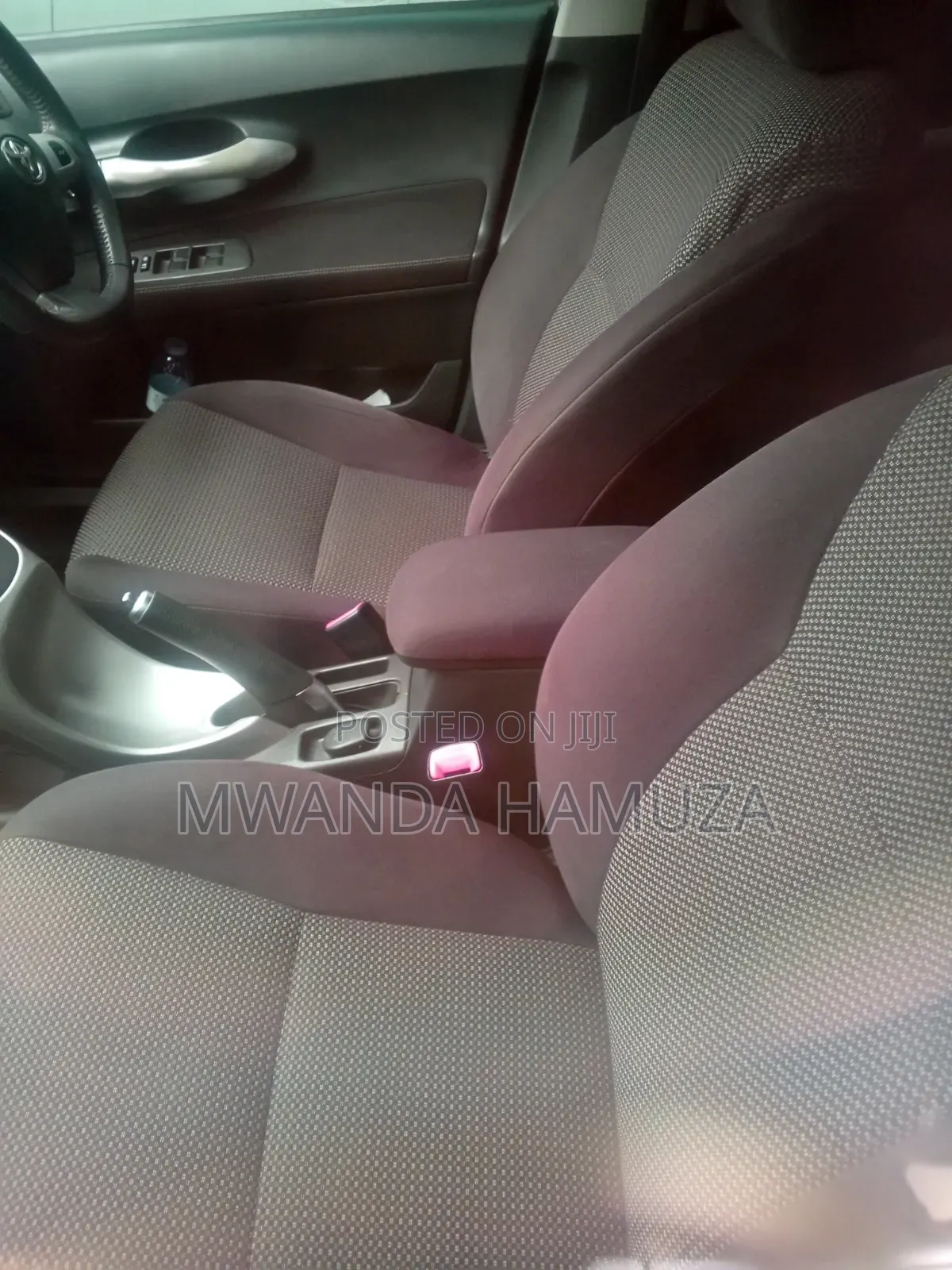 Toyota Auris 2011 Silver