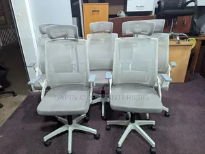 Headrest Office Chairs// Boardroom Chairs// Adjustable Height