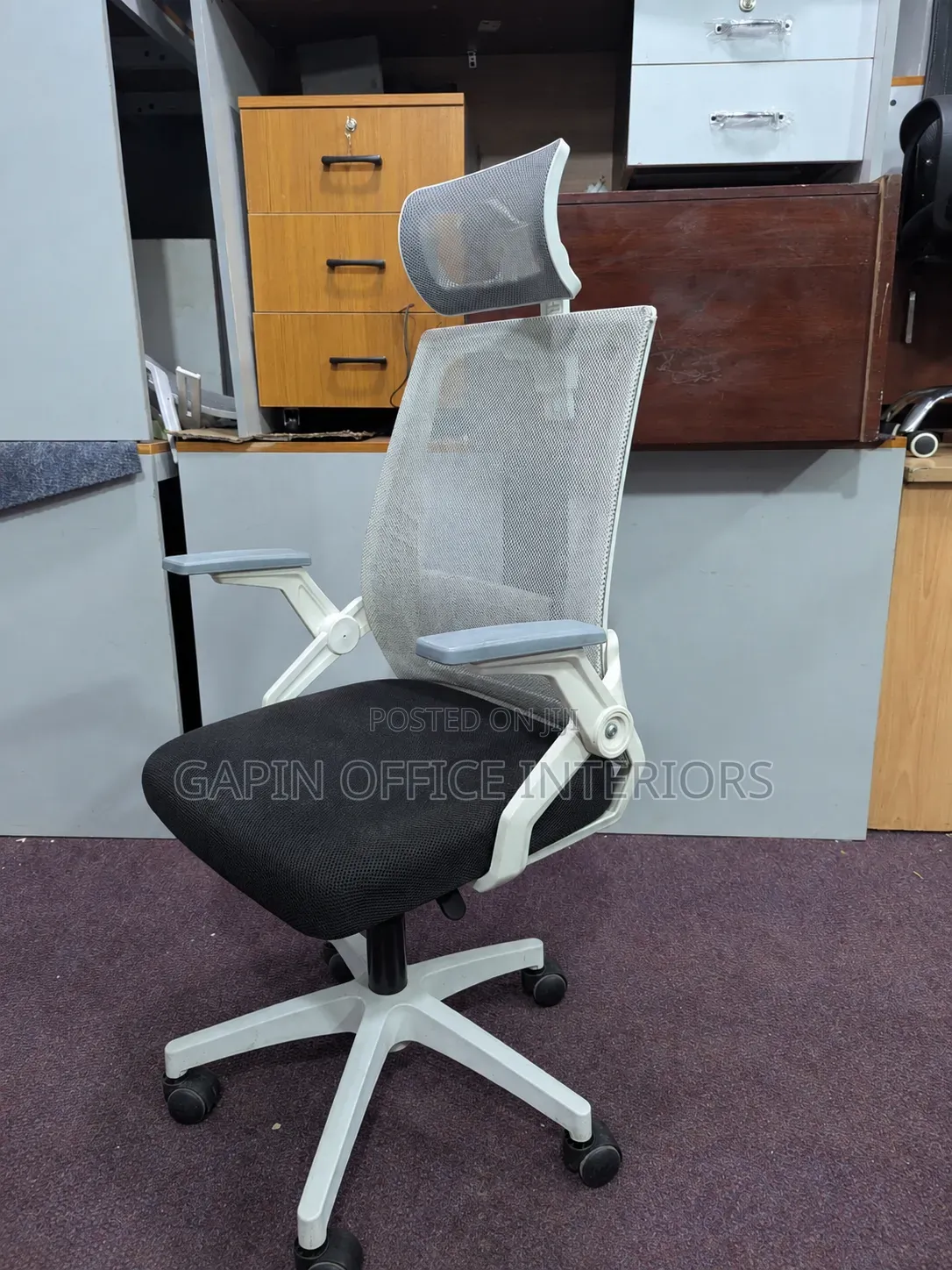 Black and White Mesh Headrest Chair With an Head Support