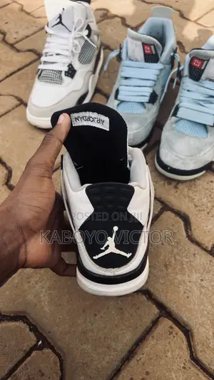 Jordan Sneaks