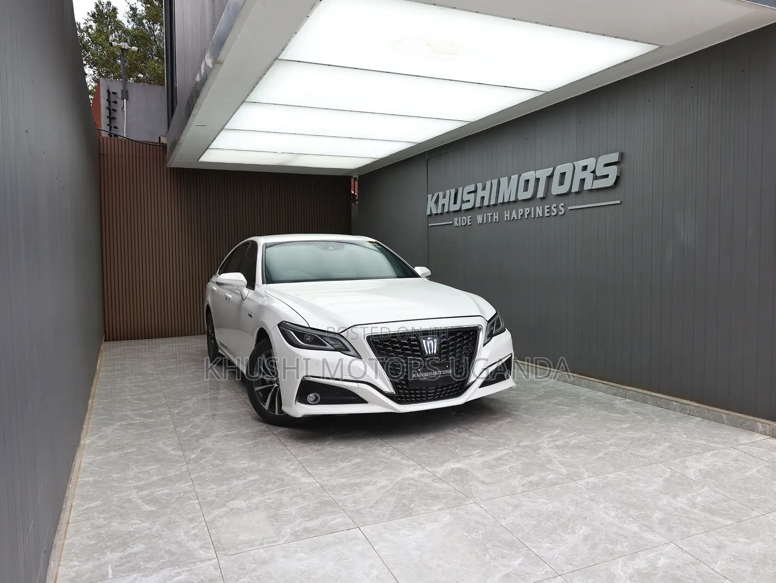 Toyota Crown 2018 White