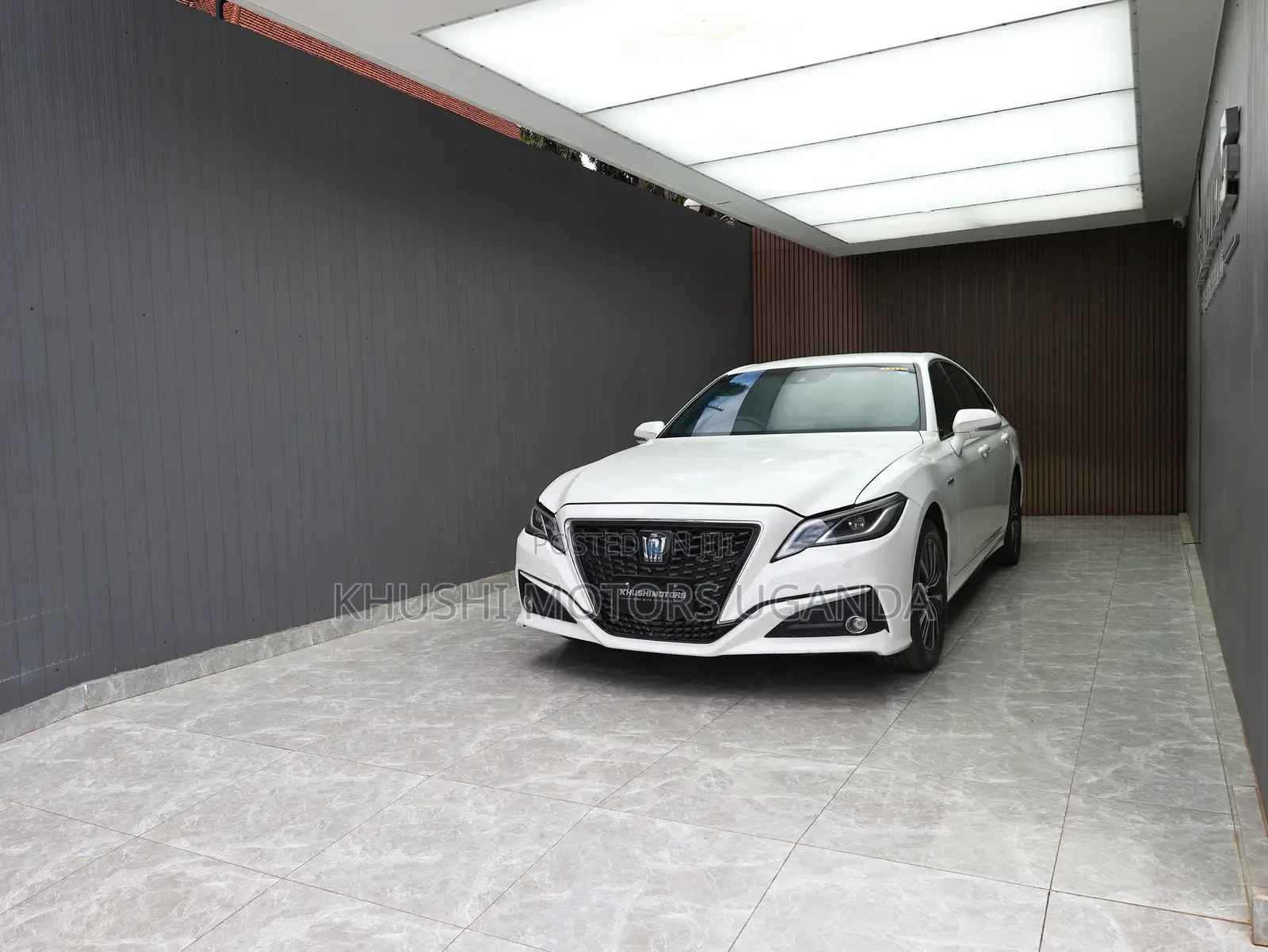 Toyota Crown 2018 White