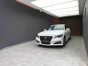 Toyota Crown 2018 White
