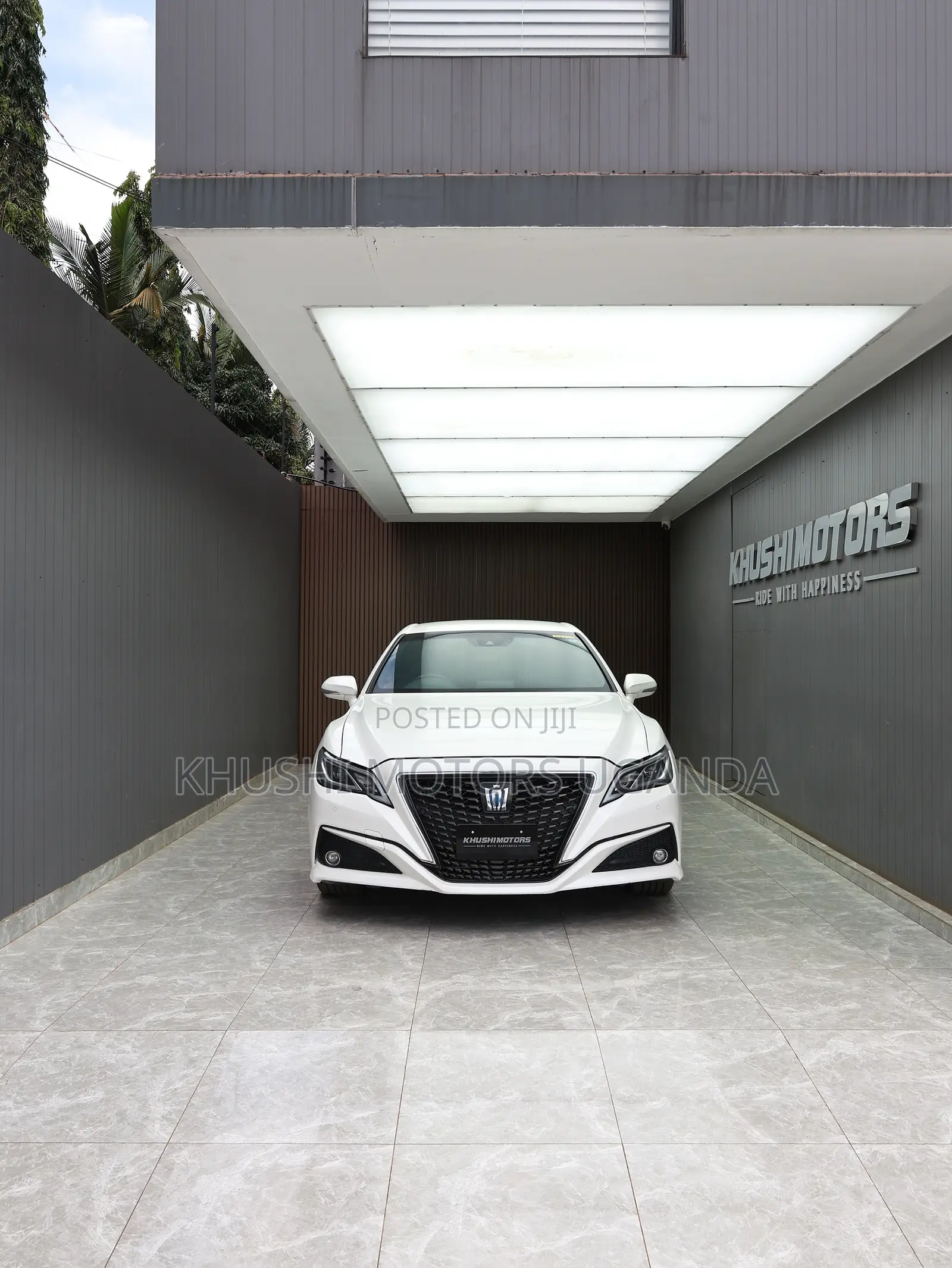 Toyota Crown 2018 White