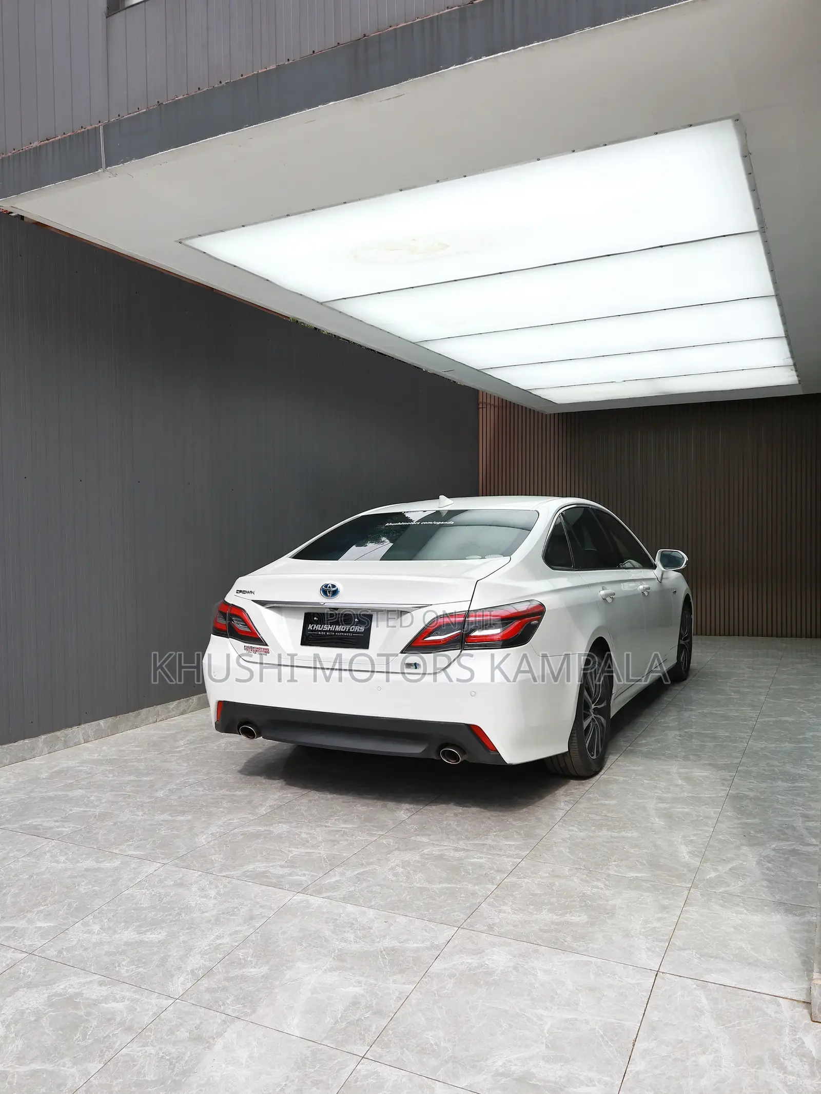 Toyota Crown 2018 White