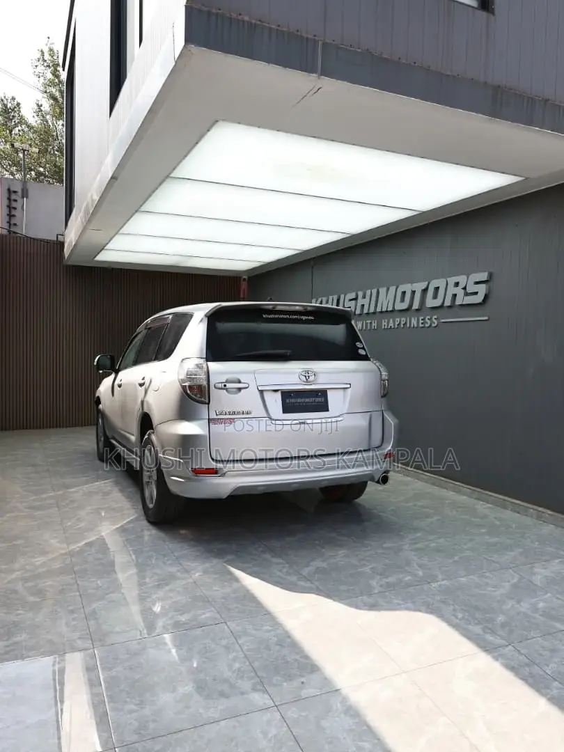 Toyota Vanguard 2009 Silver
