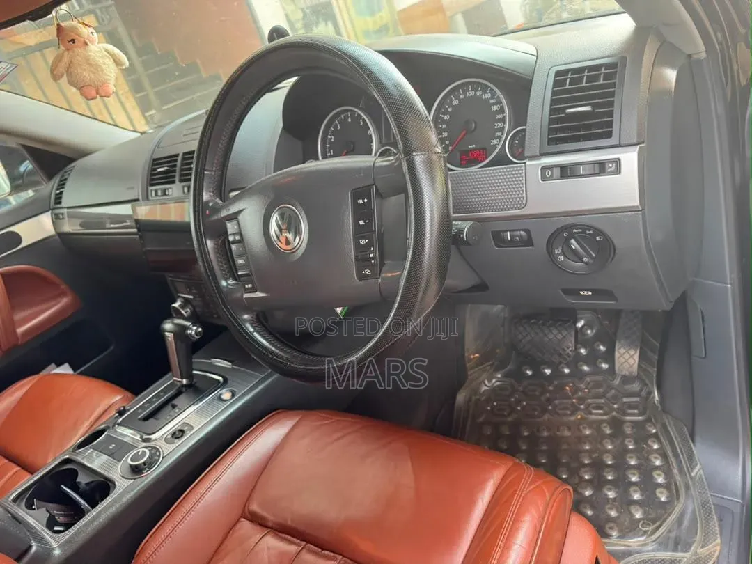 Volkswagen Touareg 2012 Black