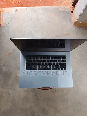 Laptop Apple MacBook Pro 2017 16GB Intel Core i7 SSD 512GB
