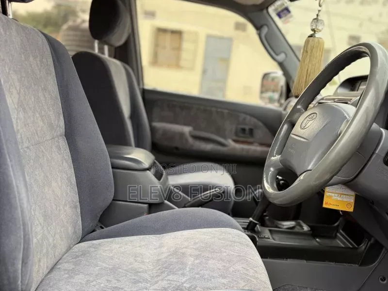 Toyota Land Cruiser Prado 2001 White