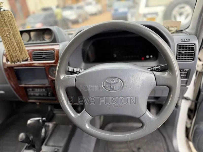 Toyota Land Cruiser Prado 2001 White