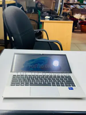 New Laptop HP EliteBook 830 G8 8GB Intel Core i7 SSD 256GB