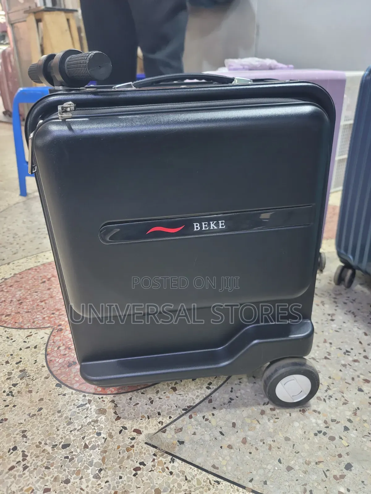 Black Electric Ride-on Luggage 7kg I Smart Suitcase