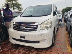 Toyota Noah 2013 White