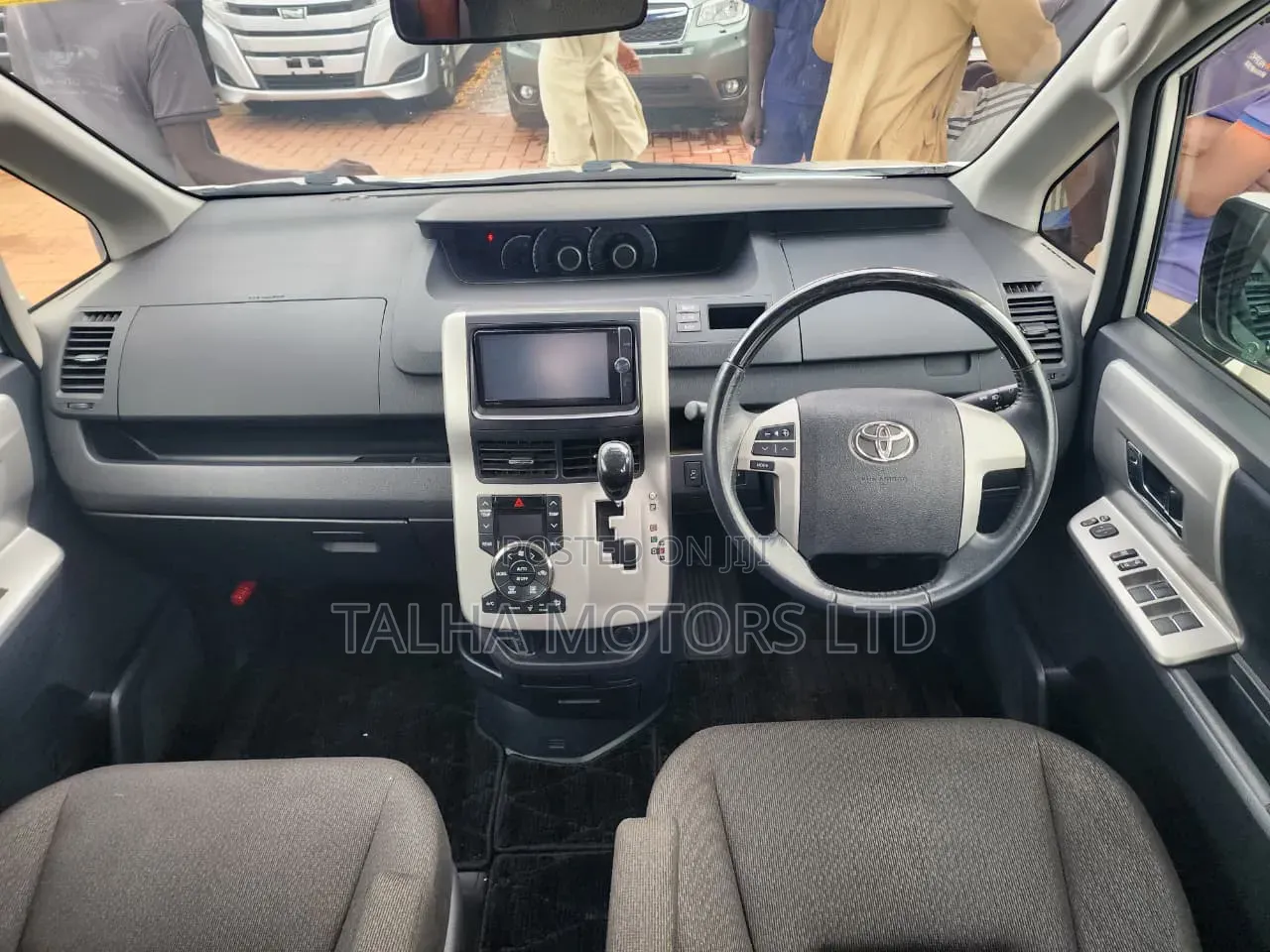 Toyota Noah 2013 White