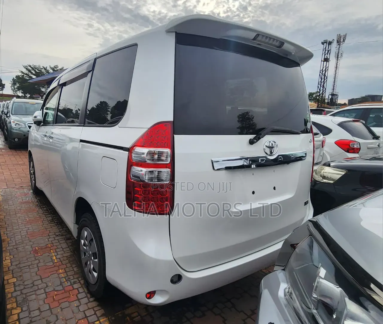 Toyota Noah 2013 White