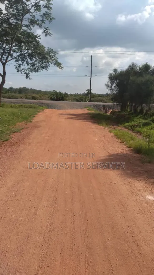 Titled Land for Sale
Off Semuto Road 30 Millons (Title on Table)
F