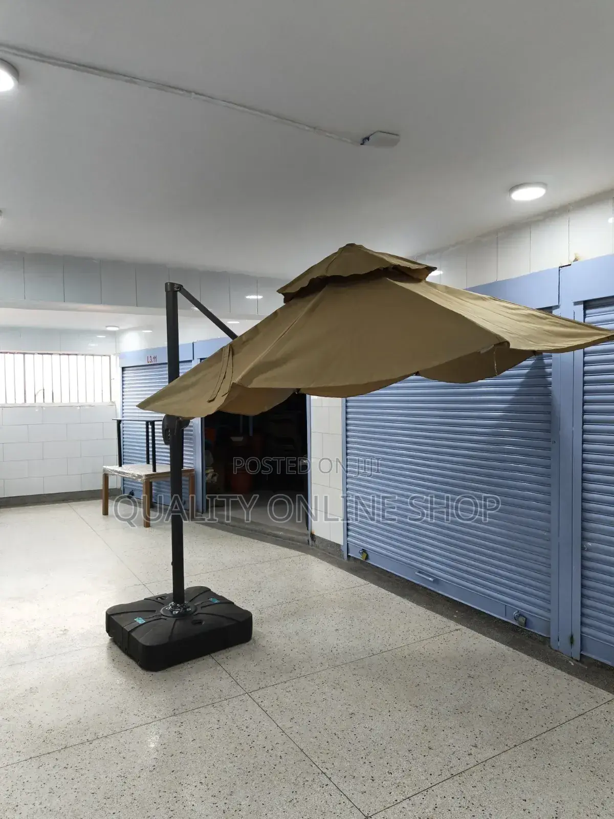 Outdoor Garden Umbrella for Hotels, Beach, Restaurant