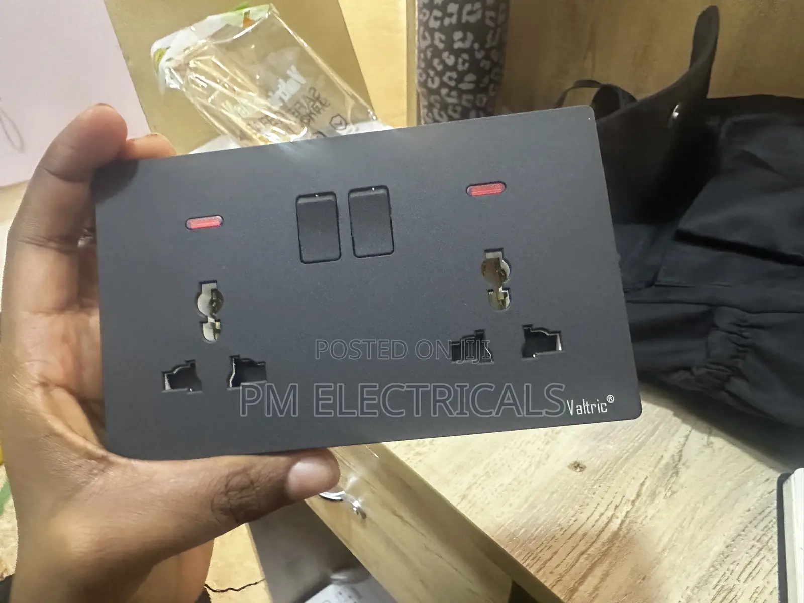 Double Socket Black