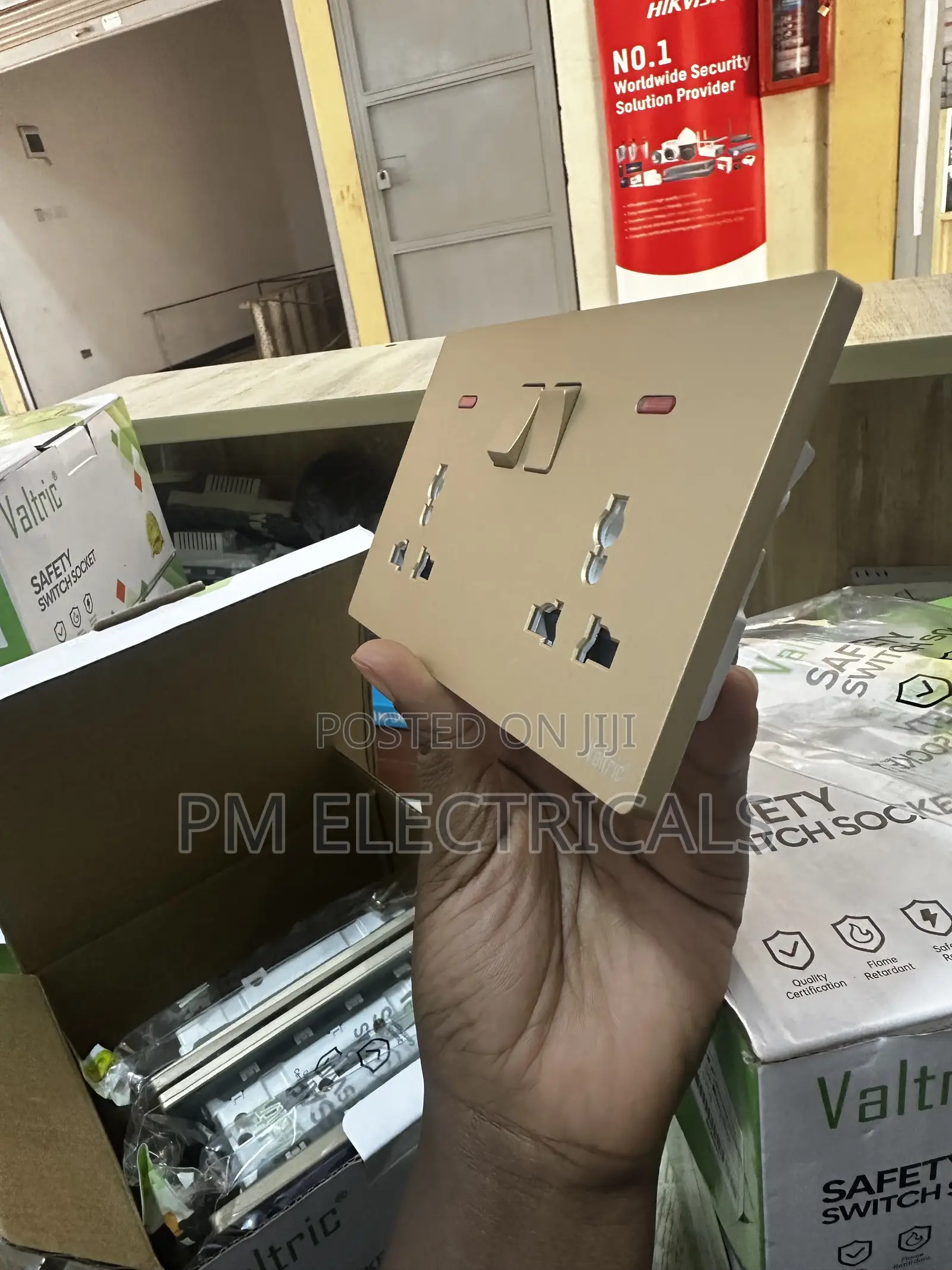 Double Socket Gold