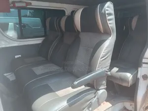 Toyota Grand HiAce G 3.0 Diesel Turbo RWD 8-Seater 2002 White