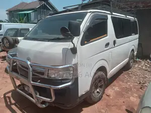 Toyota Grand HiAce G 3.0 Diesel Turbo RWD 8-Seater 2002 White