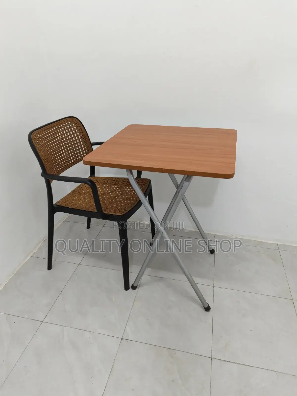 X_legs Foldable Reading Table and Chair