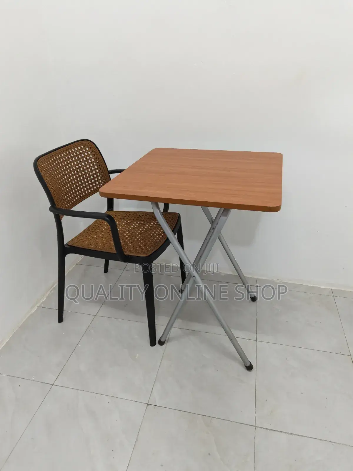 X_legs Foldable Reading Table and Chair