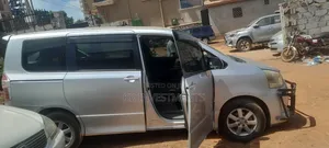 Toyota Noah 2.0 143hp AWD (7 Seater) 2009 White