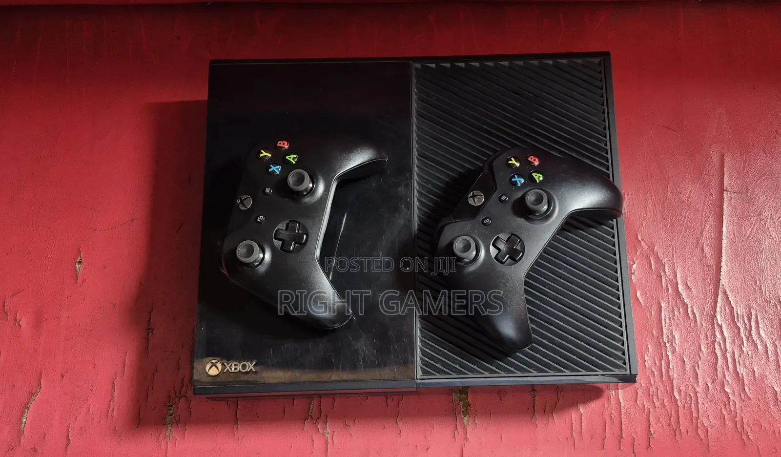 Xbox One + 2 Original Pads