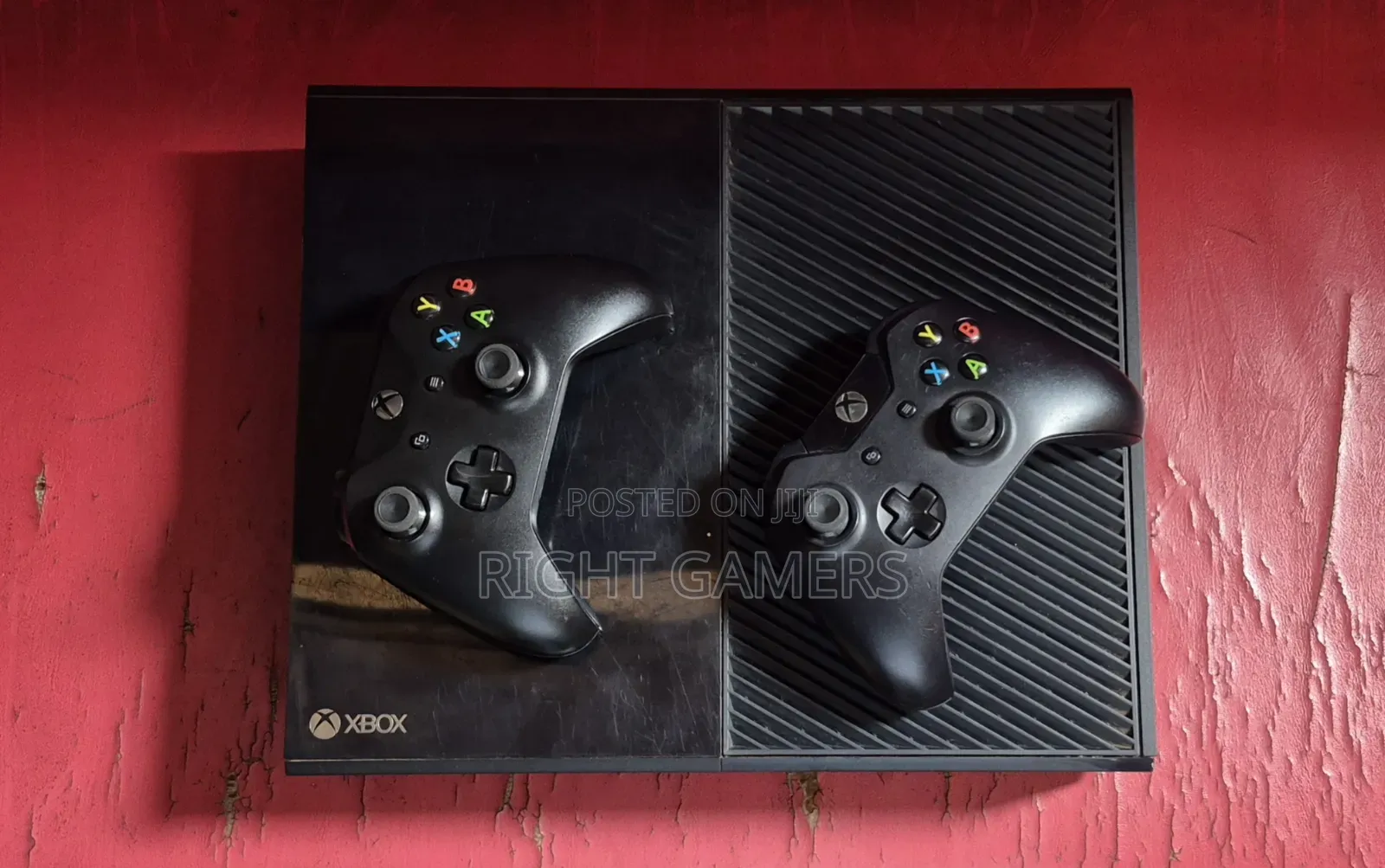 Xbox One + 2 Original Pads