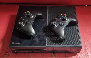 Xbox One + 2 Original Pads