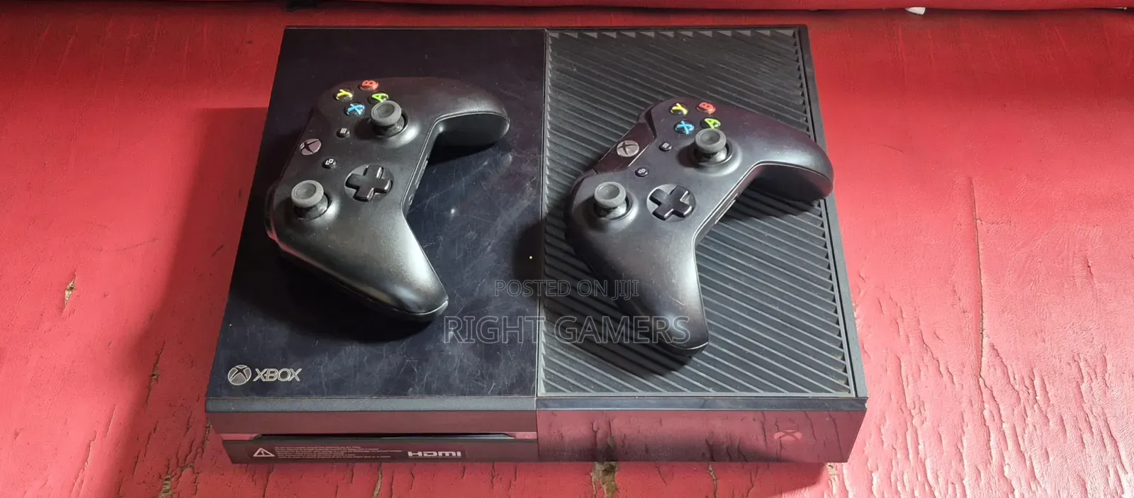 Xbox One + 2 Original Pads
