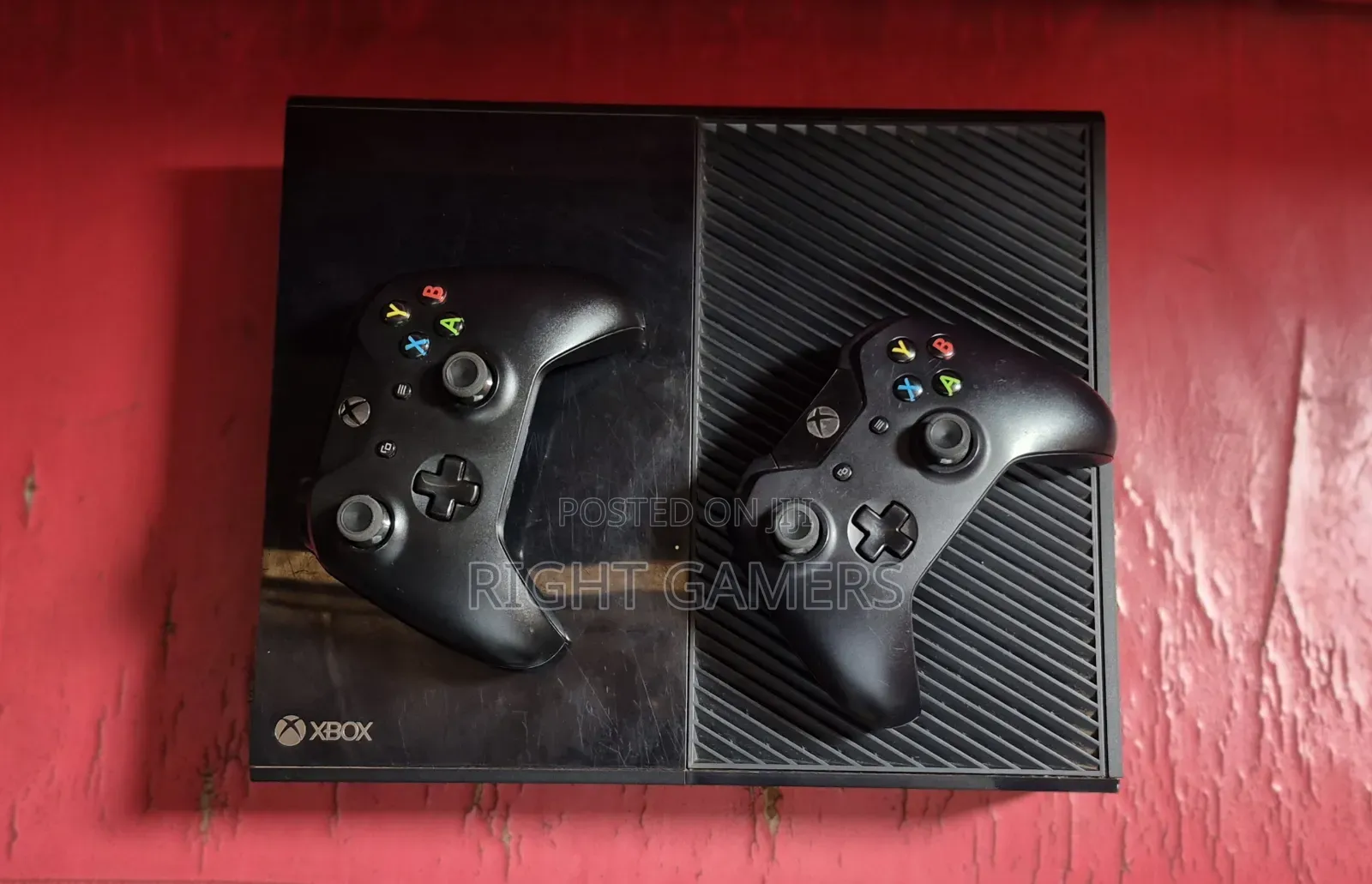 Xbox One + 2 Original Pads