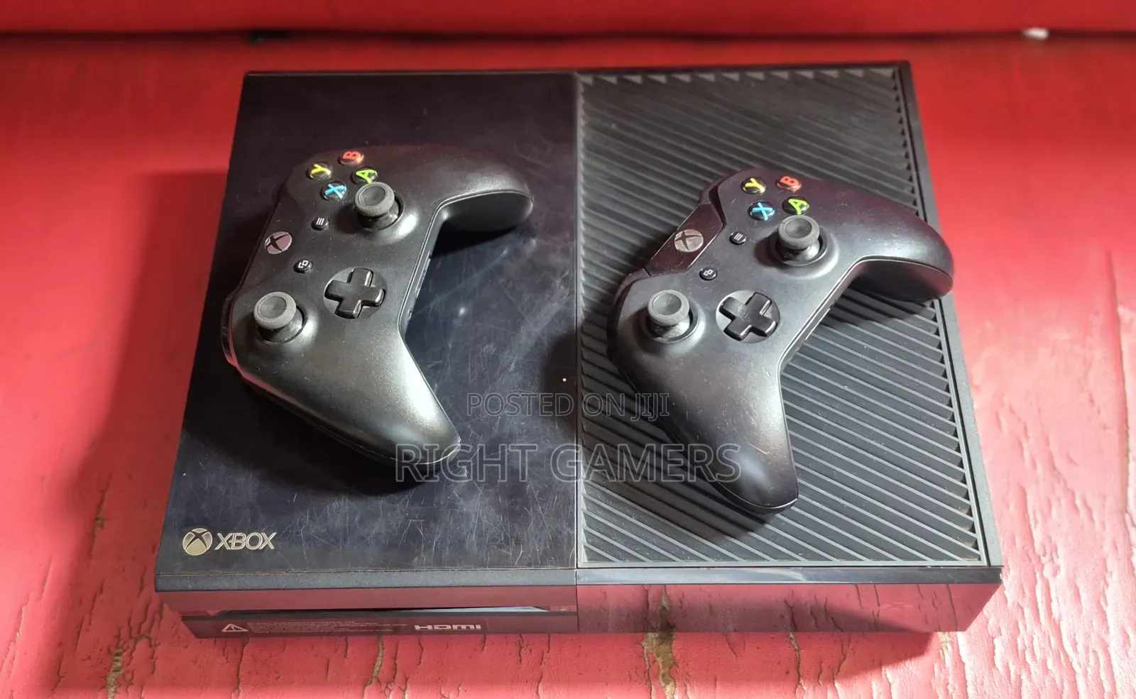 Xbox One + 2 Original Pads