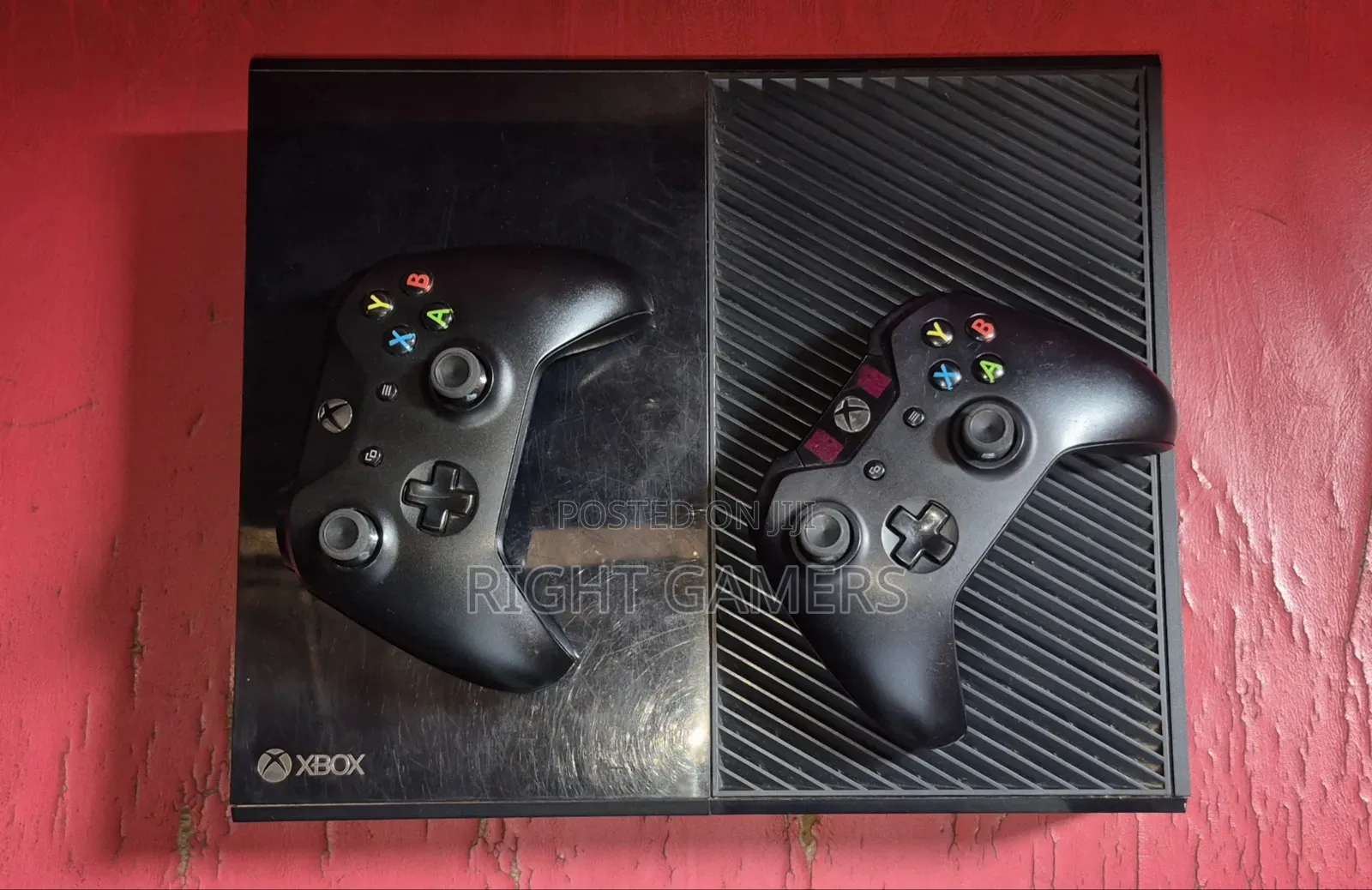 Xbox One + 2 Original Pads