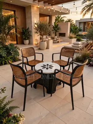 Hotels/Bars/Restaurant/Beach Plastic Table and Chairs