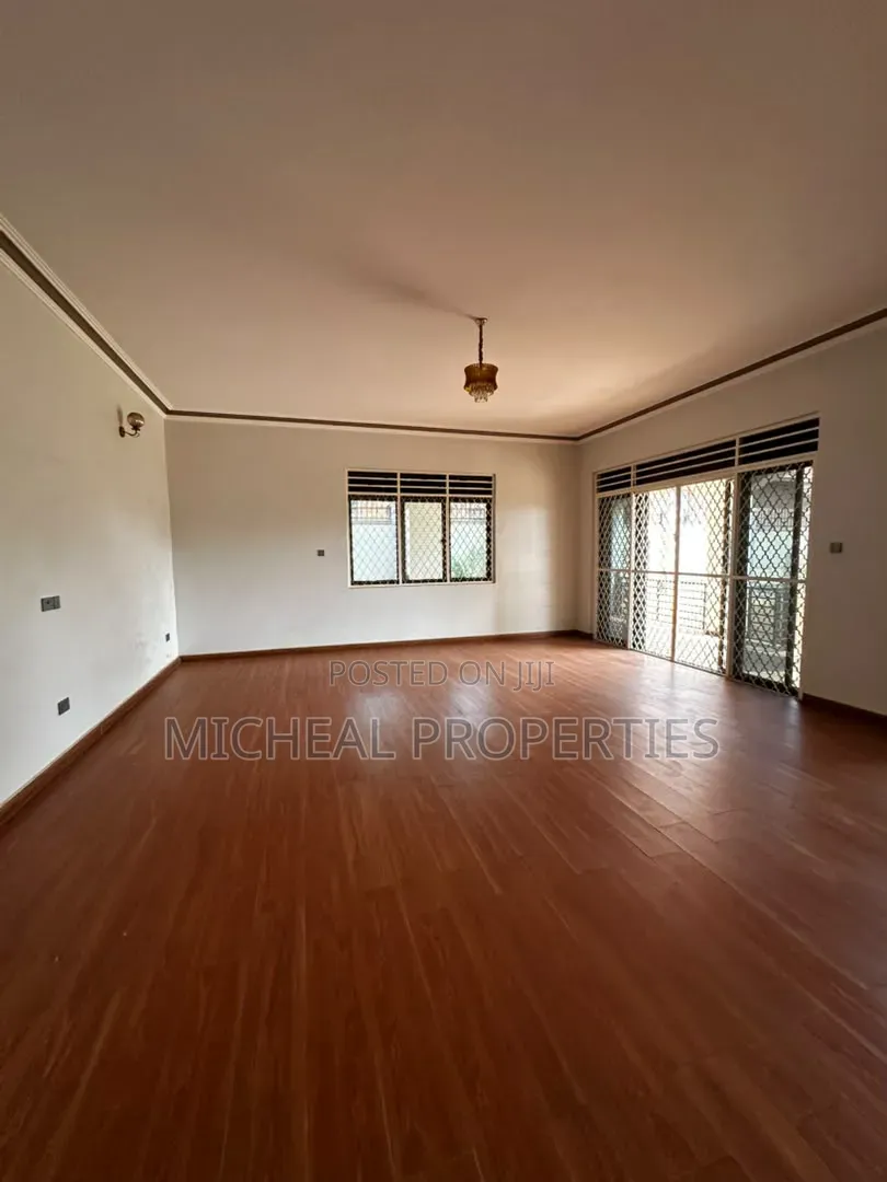 7bdrm House in Kira Nakwero 1.5B, Wakiso / Wakiso for sale