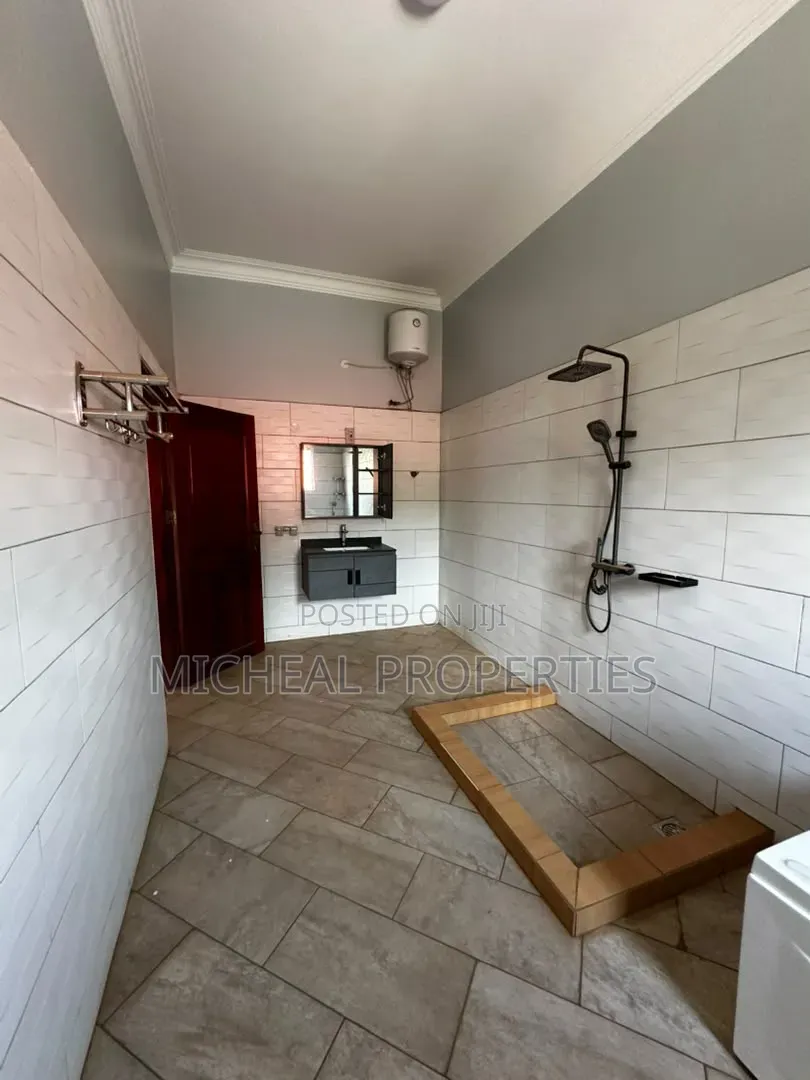7bdrm House in Kira Nakwero 1.5B, Wakiso / Wakiso for sale