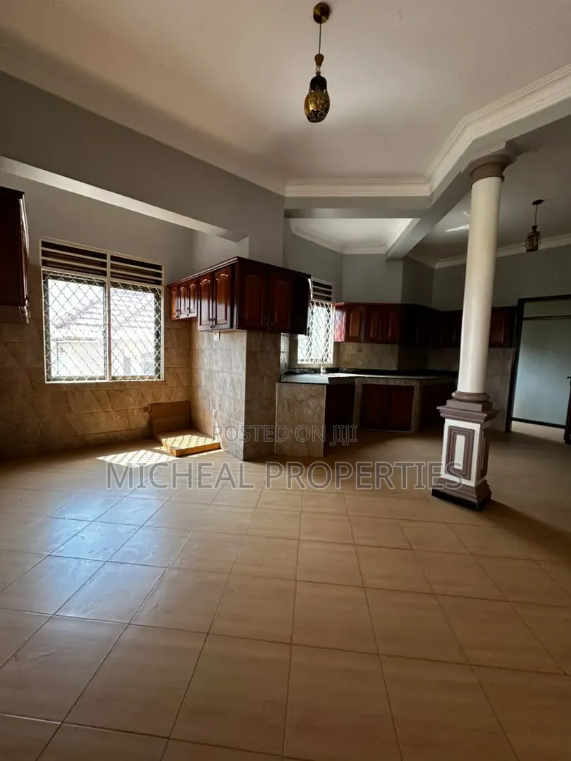 7bdrm House in Kira Nakwero 1.5B, Wakiso / Wakiso for sale