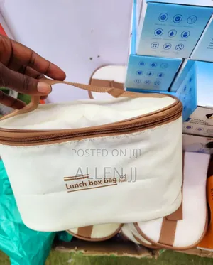 Insulated Lunch Box Set .