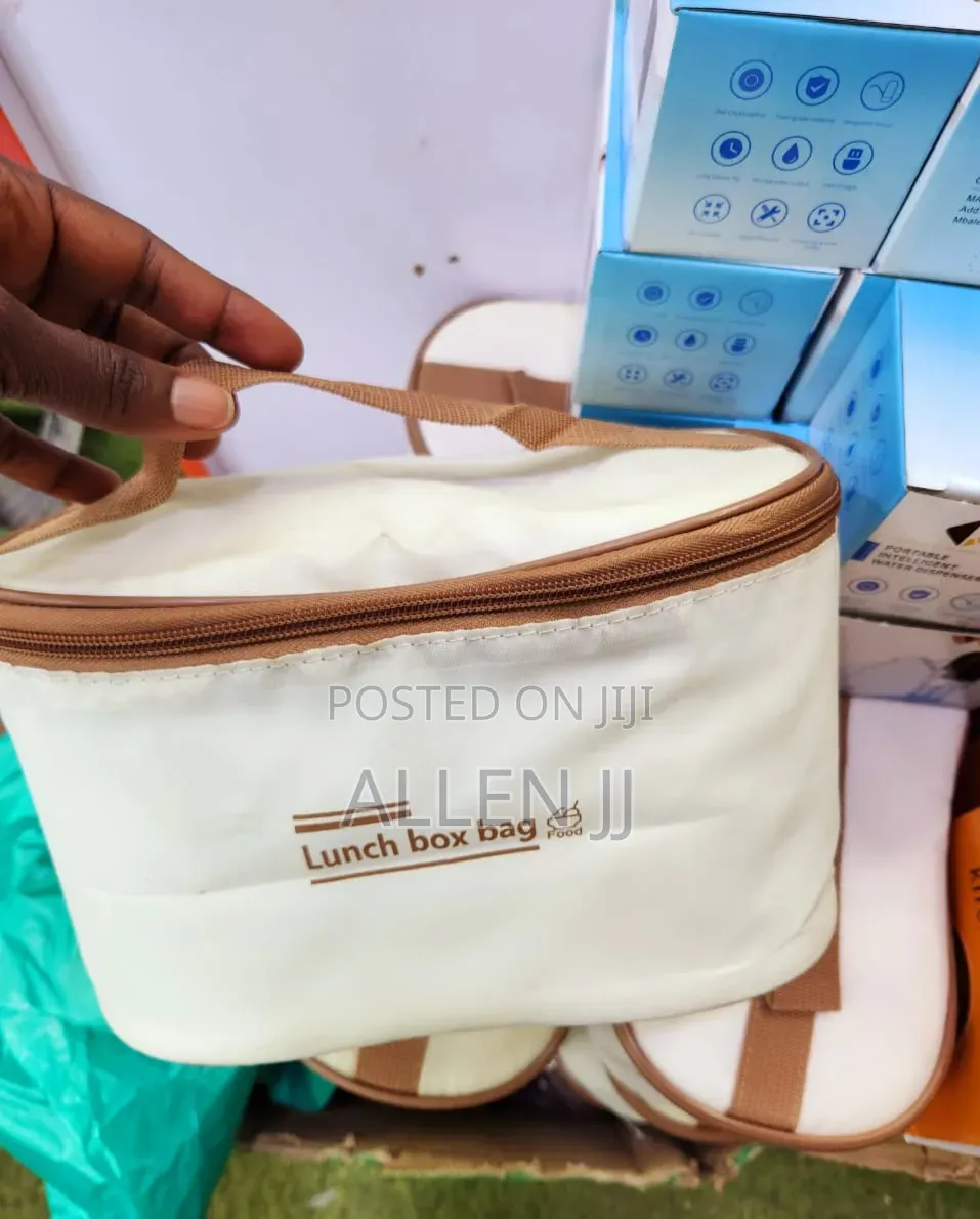 Insulated Lunch Box Set .