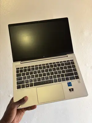 Laptop HP EliteBook 640 G9 16GB Intel Core i7 SSD 500GB